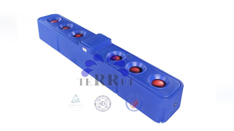 Mavi 300L LLDPE Sığır için 6 elektrikli ısıtma seti ile hayvancılık oto sulayıcısı