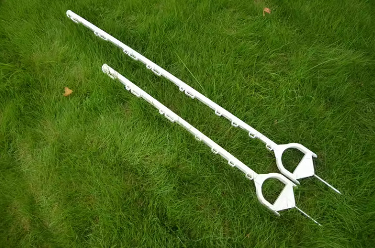 Su geçirmez özellikleri olan plastik elektrikli çit direkleri ve karton başına 20 adet paketleme ve kaplamadan çerçeve