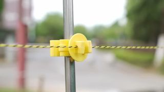 Profesyonel Elektrikli Çit Seti: Hayvanlarınızı Dakikalar İçinde Güvenceye Alın